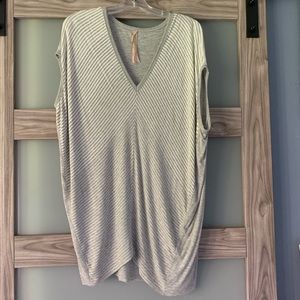 Size L v-neck Bailey 44 tunic